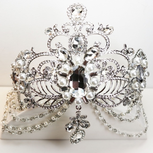 ✨ Dazzling Tiara ~ Pearls & Crystals Silver Tone main image 15